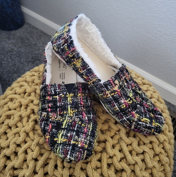 Toms Shoes - Toms fur lined sz 9